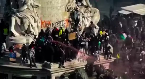 Macron Akui Kegagalan Intelijen Usai Kerusuhan di Prancis, Hampir 2.400 Orang Ditangkap