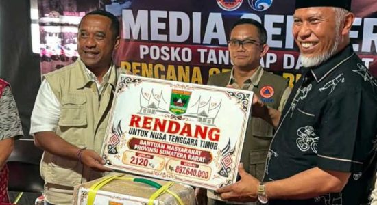 Pemprov Sumbar Salurkan 2,1 Ton Rendang untuk Korban Bencana di NTT