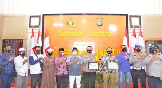 Sikat Gembong Narkoba Man Batak, AL UOIS Berikan Piagam ke Kapolres Labuhanbatu