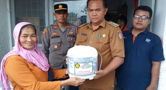 240 Warga Kecamatan Silaen Terima Bantuan Magicom dari Menteri ESDM