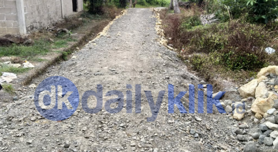 Warga Pertanyakan Nilai Proyek Jalan Desa Botohili Saloo