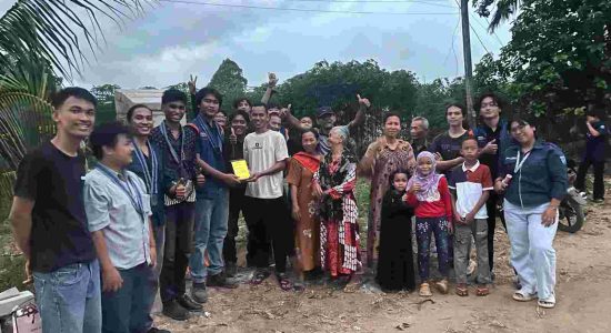 Tak Hanya Datang Melayani, Mahasiswa GMKI FT-USU Tinggalkan Rocket Stove untuk Warga Sukasari
