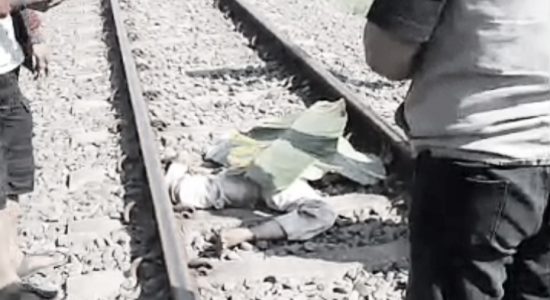 Terapi di Rel Berujung Maut, Lansia Tewas Dihantam Kereta di Sukabumi