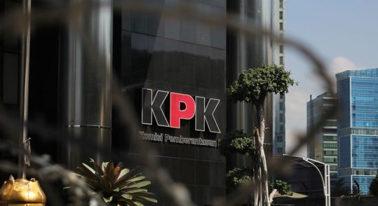 Bupati Langkat Syah Afandin Tiba di Gedung KPK Usai OTT Dugaan Suap Proyek, Uang Ratusan Juta Ikut Disita