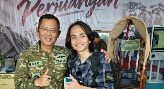 Booth Pusjarah TNI di TNI Fair Pamerkan Koleksi Sejarah hingga Buku Tamu Digital