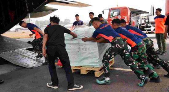 25 Hari Penanganan Gempa NTT, Bantuan TNI Tembus 1.226 Ton