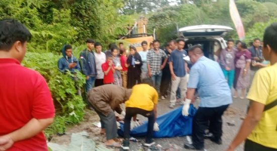 Gagal Menanjak, Trado Bermuatan Alat Berat Gilas Pemotor di Belakang Hingga Tewas