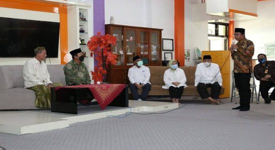 Menteri KKP Safari Gemarikan ke Ponpes Bumi Shalawat Lebo, Gus Muhdlor Apungkan 3 Permintaan