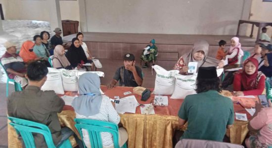 Antusiasme Tinggi, Penyaluran Bapang Tahap 2 Hari Kedua di Kelurahan Jati Berlangsung Tertib