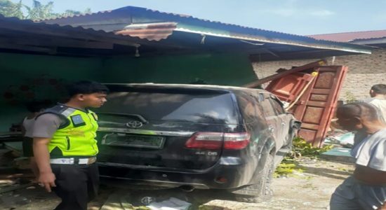 Toyota Fortuner Seruduk 3 Rumah di Desa Kampung Yaman, Ini Penyebabnya