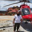 Tak Lagi Miskin, Mantan Pemulung Ajak Warga Kampung Naik Helikopter