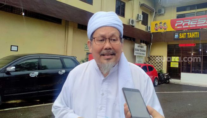 Ustaz Tengku Zulkarnaen saat berada di Polrestabes Medan. [Suara.com/M.Aribowo]