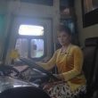 Yuk Kenalan dengan Lina “Kartini” Cantik Sopir Bus Wonogiri-Jakarta