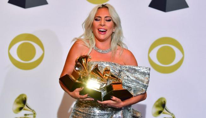 Lady Gaga tampil di karpet merah Grammy Awards 2019 berhiaskan berlian 100 karat. (FREDERIC J. BROWN / AFP)