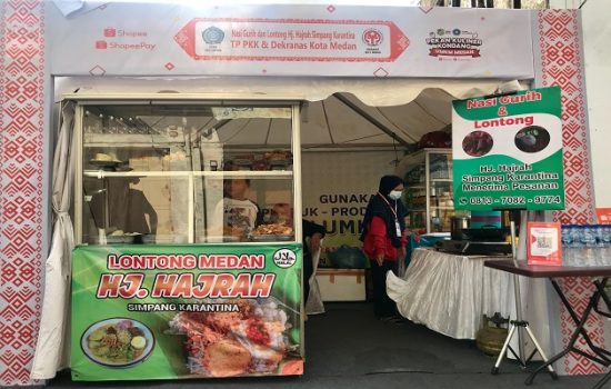 Standa Nasi Gurih dan Lontong Hj Hajrah turut dihadirkan di Festival Kuliner Kondang UMKM Medan