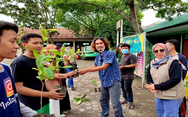 Komunitas Kampung Sendiri Kolaborasi UNUSU Tanam Pohon di Batas Sungai Badera, Sabtu (28/11/2021).