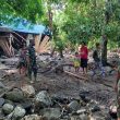 Pasca Banjir, Dandim 1622/Alor Turunkan Personil Bantu Warga