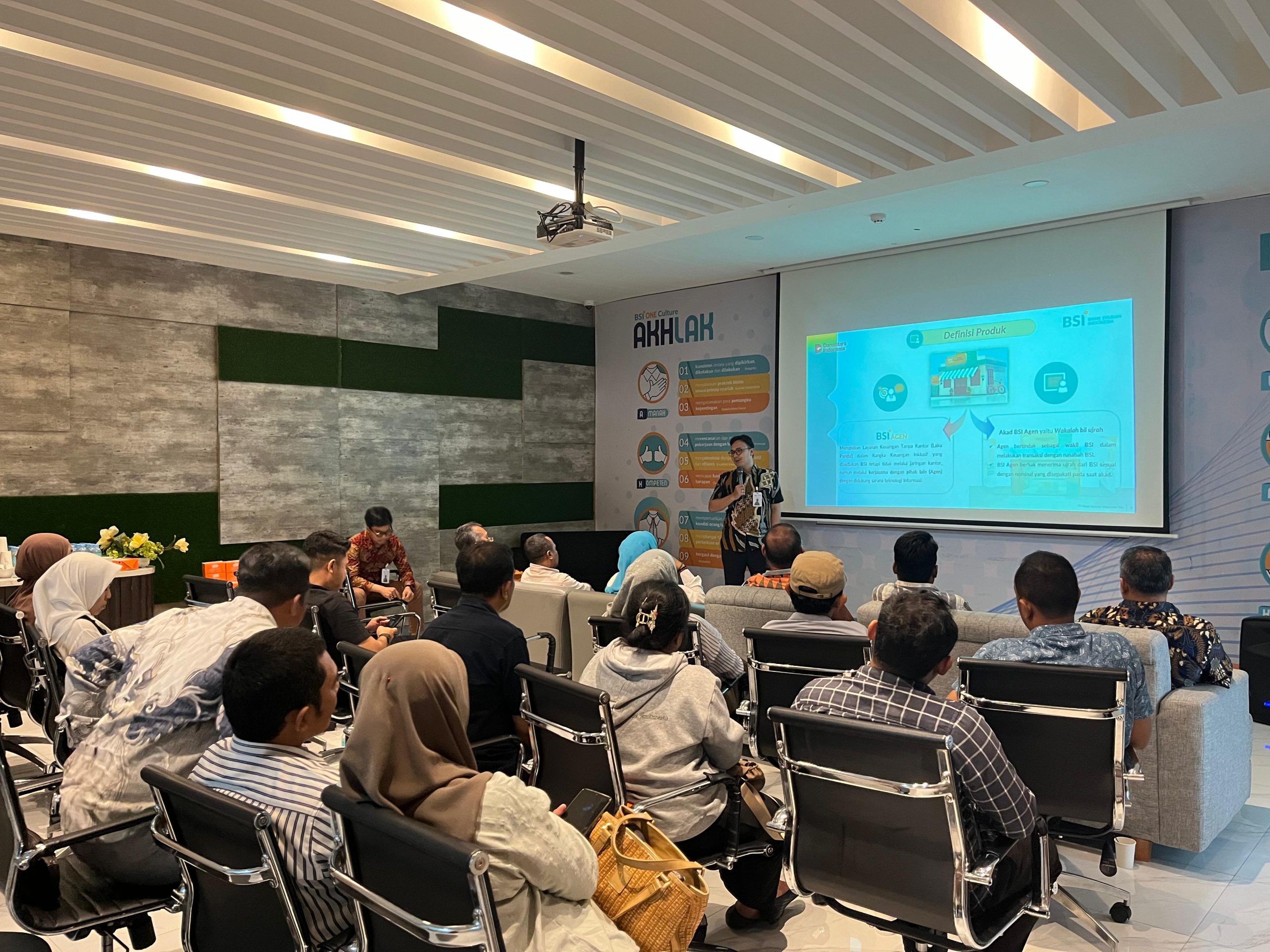 Gelar Forum Silaturahim, Bank BSI Medan Siapkan BSIAgen dan Branding Koperasi Merah Putih di Sumut (foto Istimewa BSI Medan).