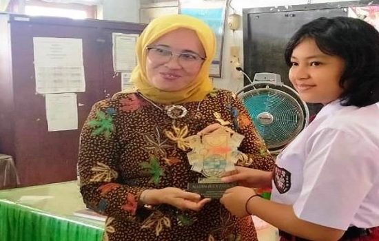 Nadin Budi Zafika siswi SDN 020259 Kota Binjai yang terpilih mengikuti lomba menggambar tingkat internasional di Jepang