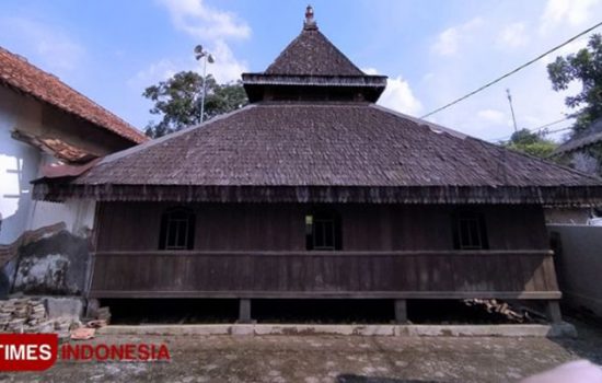 Masjid Kuno Bondan diyakini dibangun dalam waktu semalam dan usianya lebih tua dari Kota Cirebon dan Indramayu.(Foto: Muhamad Jupri/TIMES Indonesia)