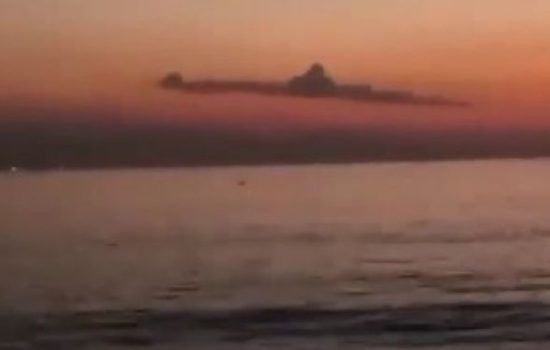 Viral matahari terbit di Sanur Bali muncul awan mirip Kapal Selam KRI Nanggala 402.