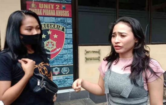 Haninah mengadu ke Polresta Banyuwangi [Foto: Suaraindonesia]